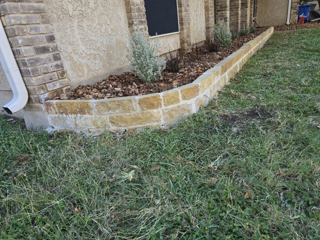 Retaining wall border in san antonio Texas